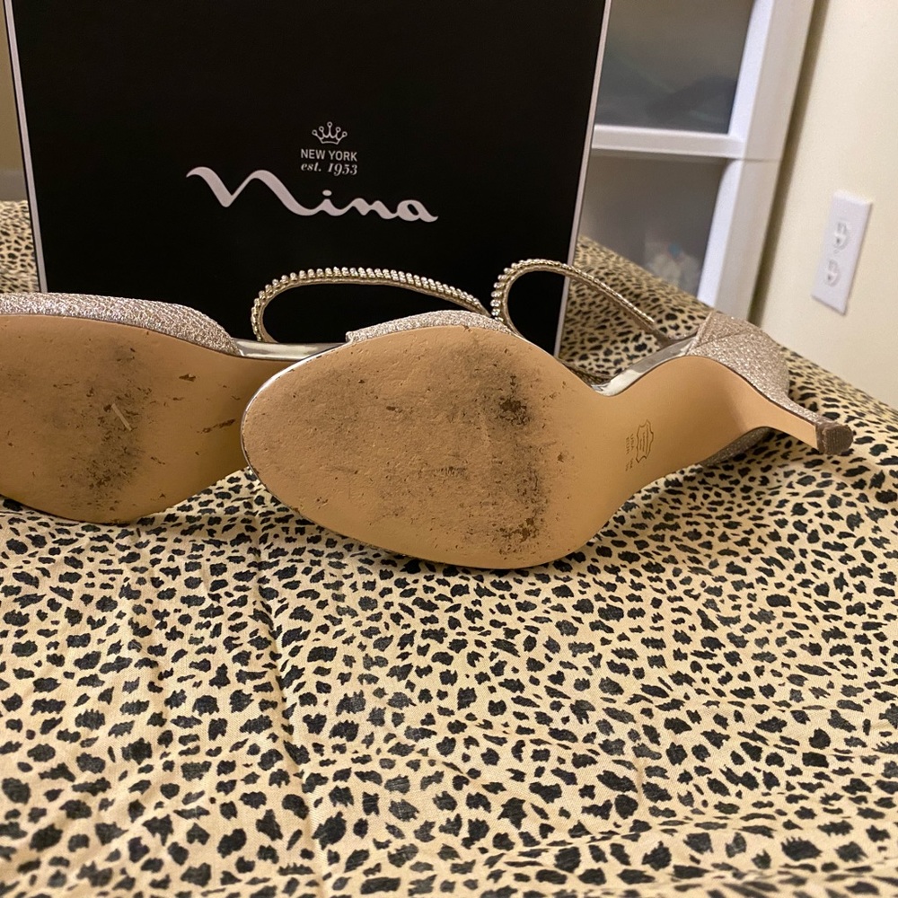 👰‍♀️Nina Vierra Platinum Heels & Matching Purse - Picture 6 of 6